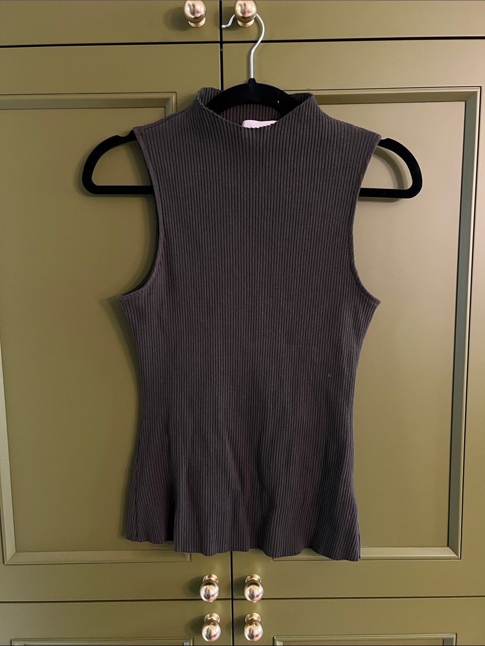 Eri @ Ali Sleeveless Ribbed Mock-Neck Top in Dark olive green